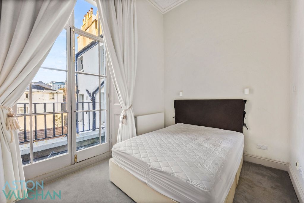 Property photo 3 of 12 4696332