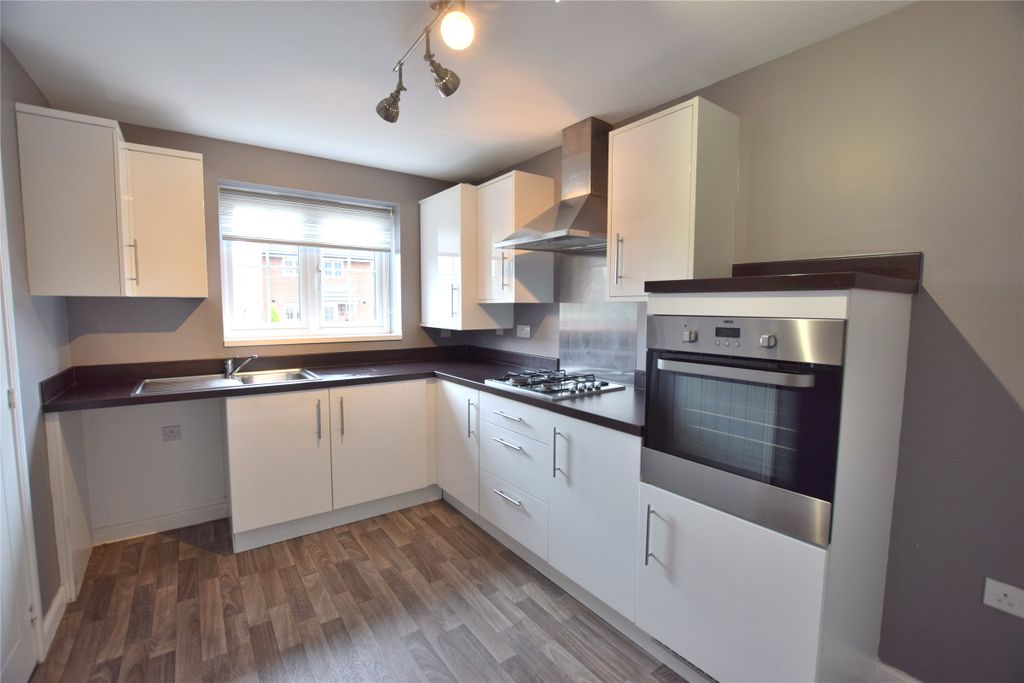 Property photo 2 of 10 Kitchen