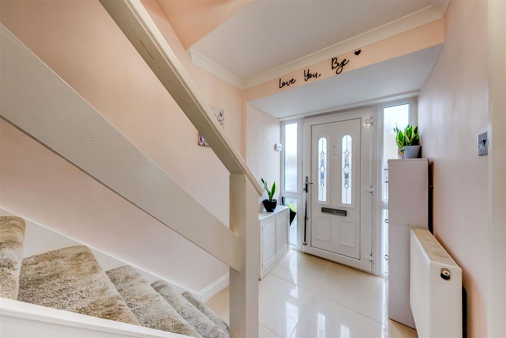 Property photo 2 of 19 Entrance Hall.Jpg