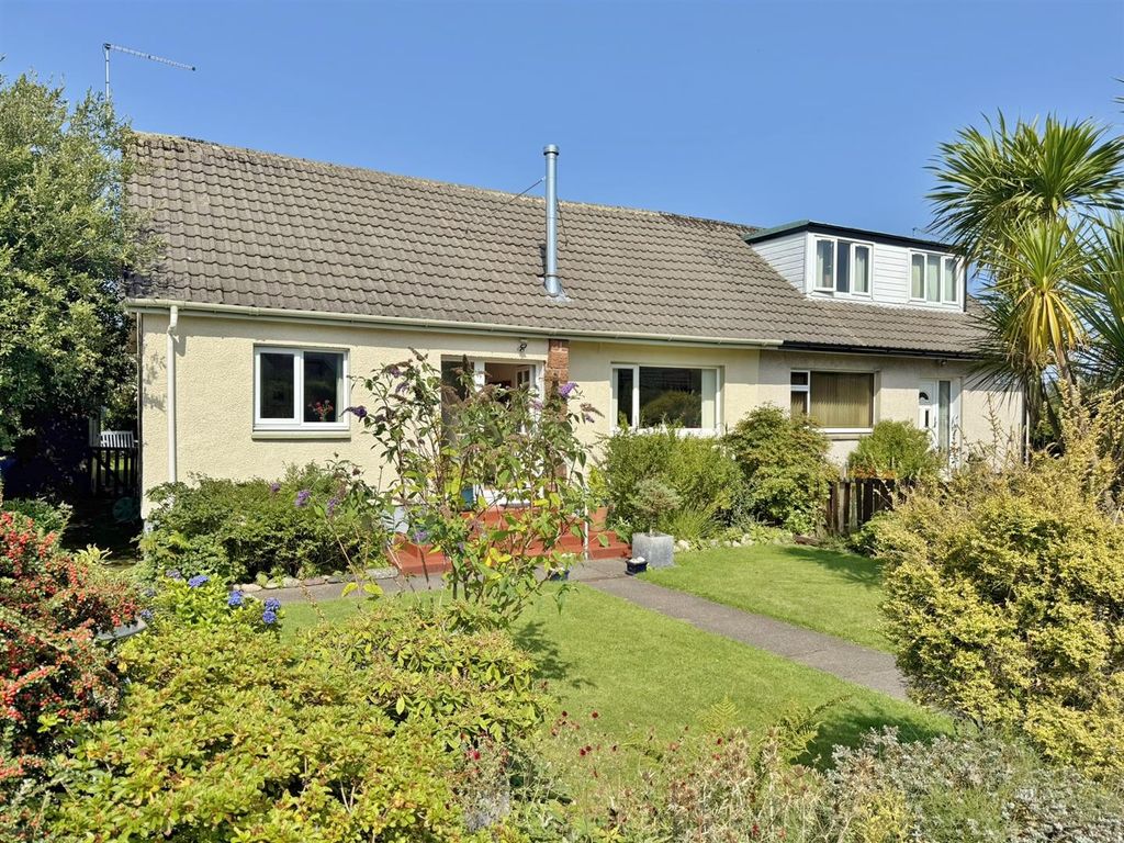 Property photo 1 of 40 Front 17 Brathwick Place