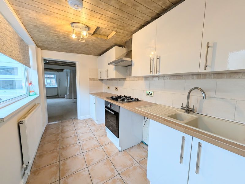 Property photo 2 of 11 Kitchen