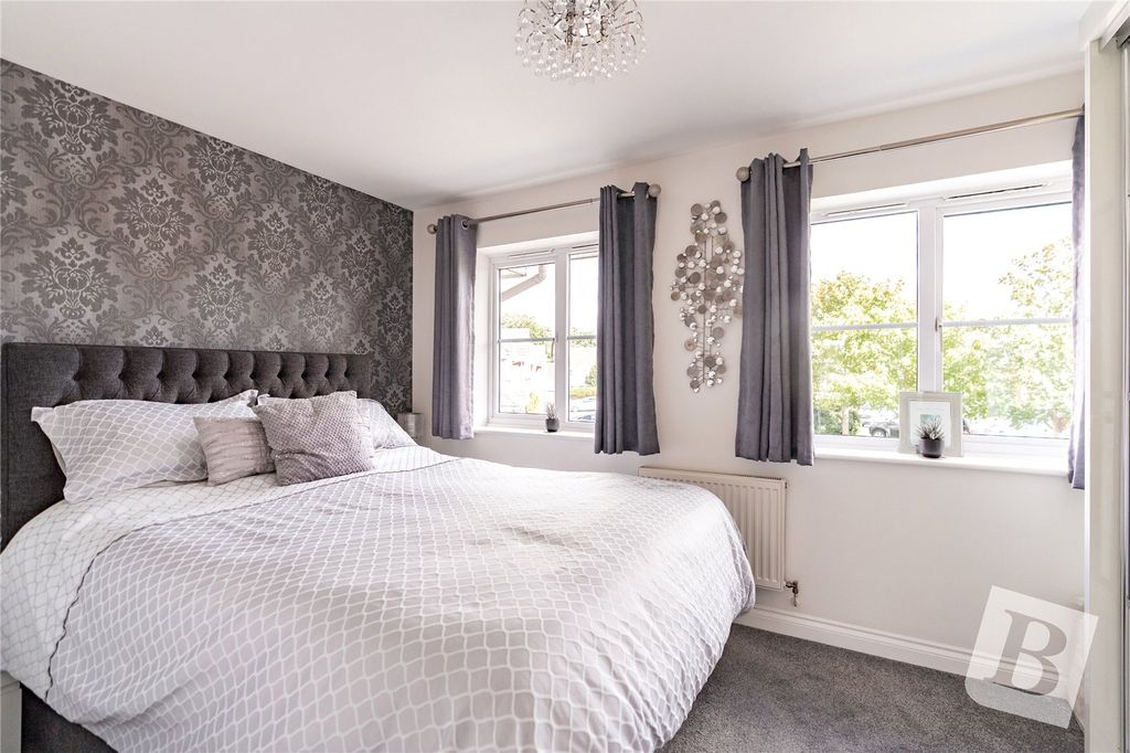 Property photo 3 of 17 Bedroom