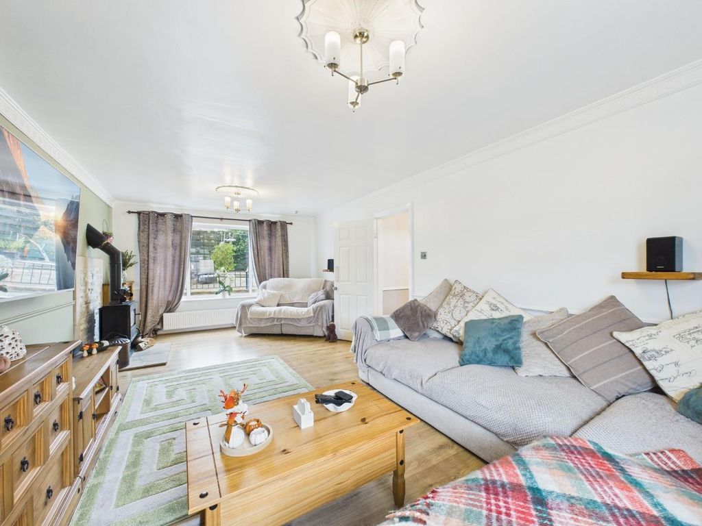 Property photo 3 of 31 Cam01268G0-Pr0402-Still003.Jpg