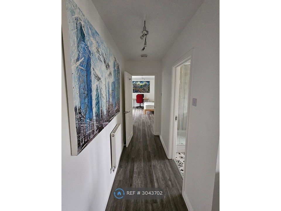 Property photo 2 of 8 Corridor