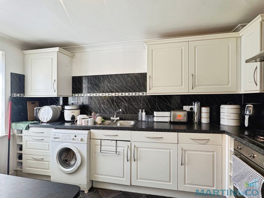 Property photo 2 of 13 Efcae2Ec--4200-A03B-4Bc499Ebad93-53711-00001E71B69