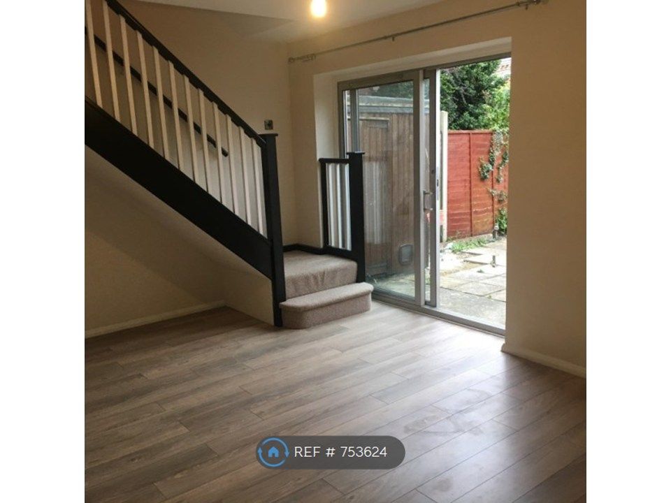 Property photo 2 of 11 Living Room