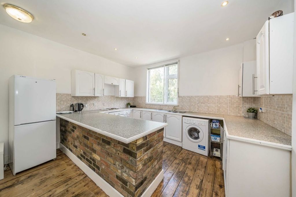 Property photo 3 of 6