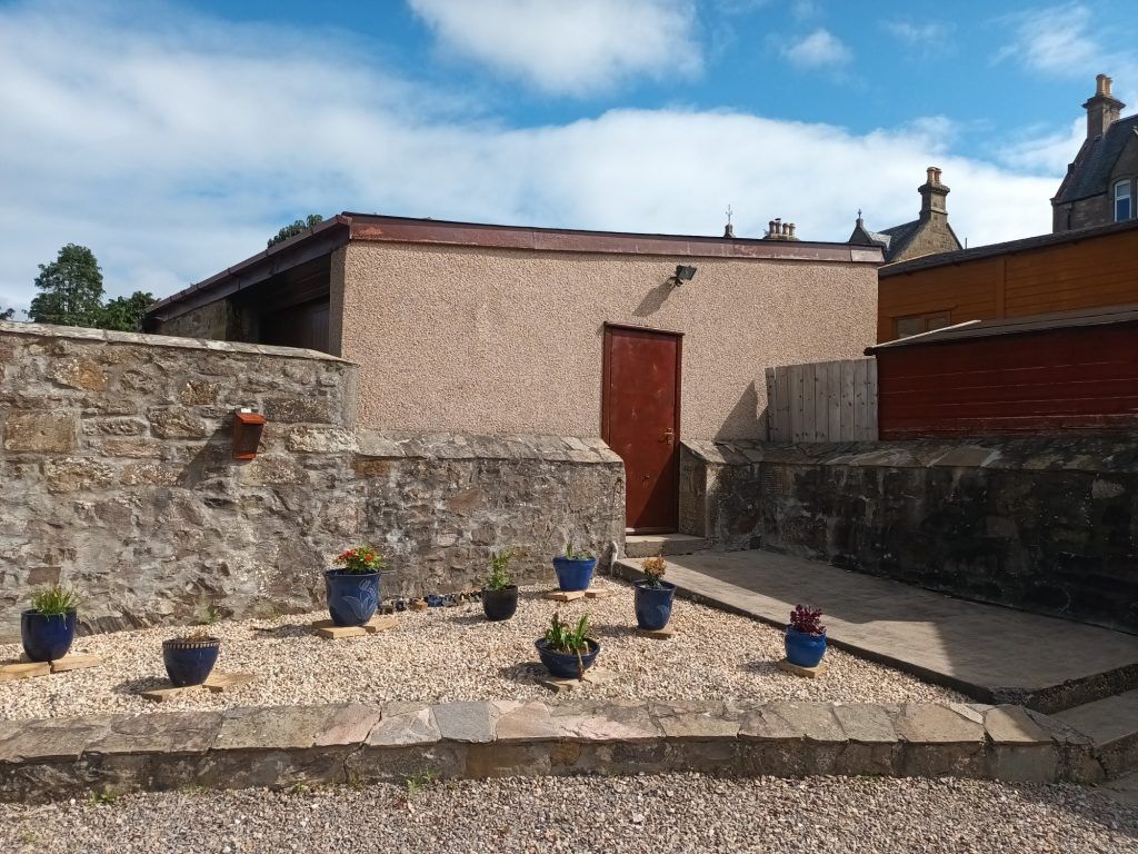 Property photo 2 of 25