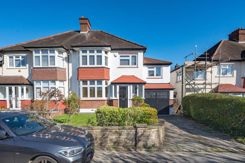 Property photo 2 of 27