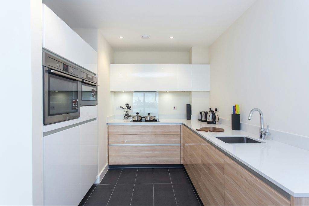 Property photo 3 of 6 Kitchen