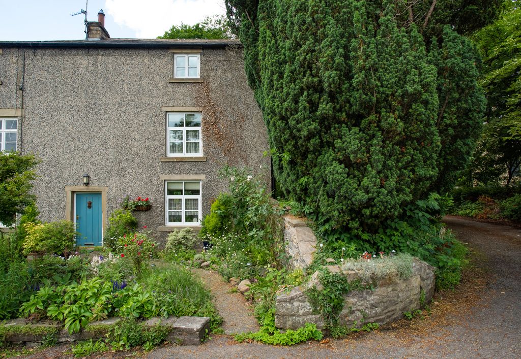 Property photo 1 of 17