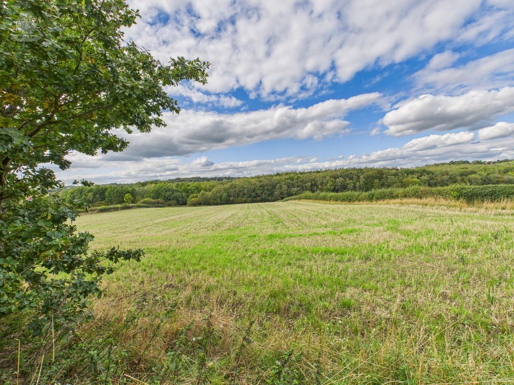 Property photo 3 of 36 Cam05065G0-Pr0011-Still037