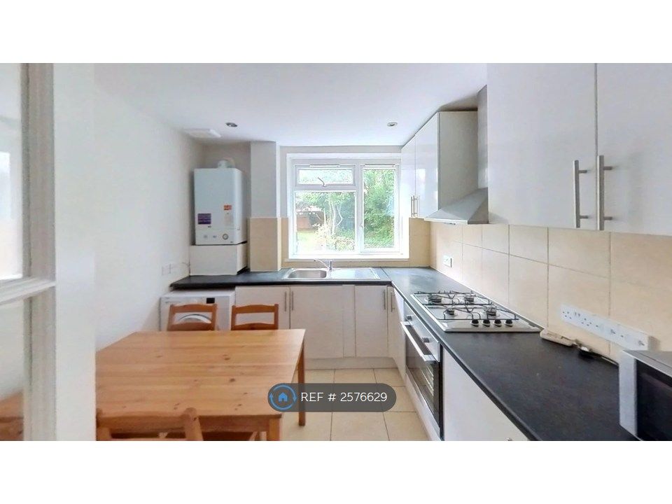 Property photo 1 of 7 Kitchen