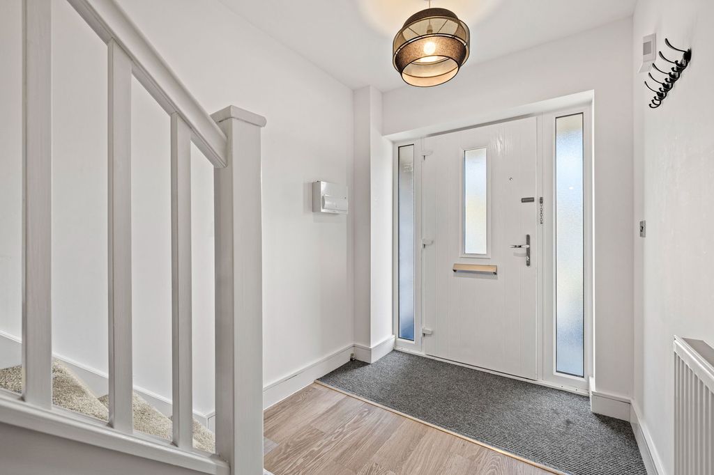 Property photo 2 of 31