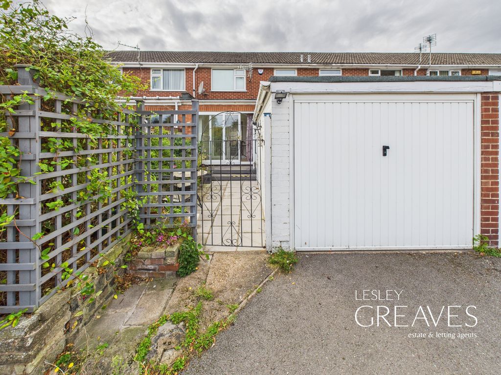 Property photo 3 of 22 Garage
