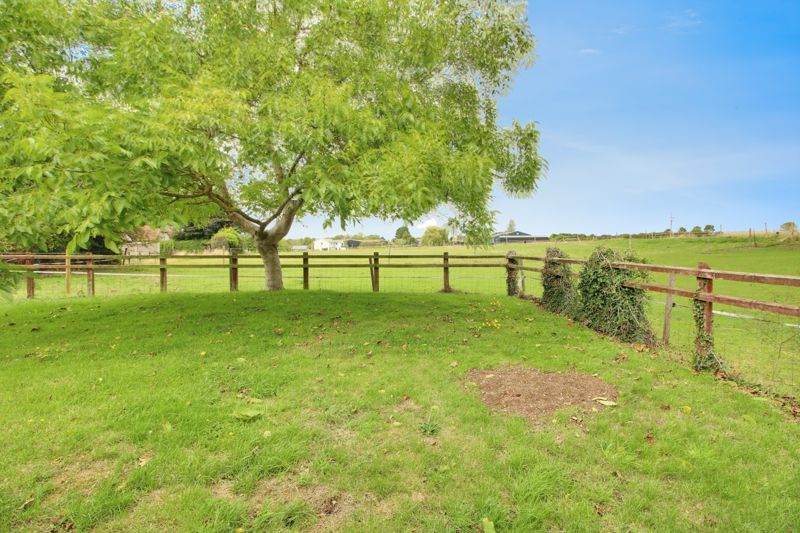 Property photo 2 of 17 Photo 3