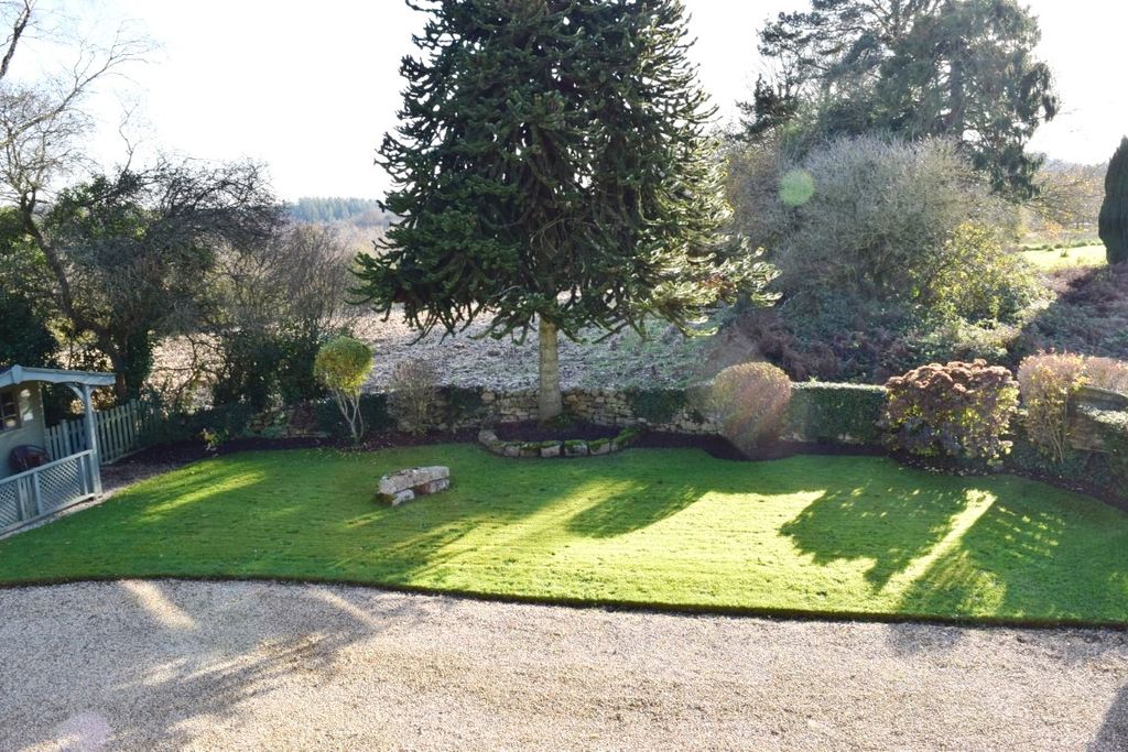 Property photo 2 of 31