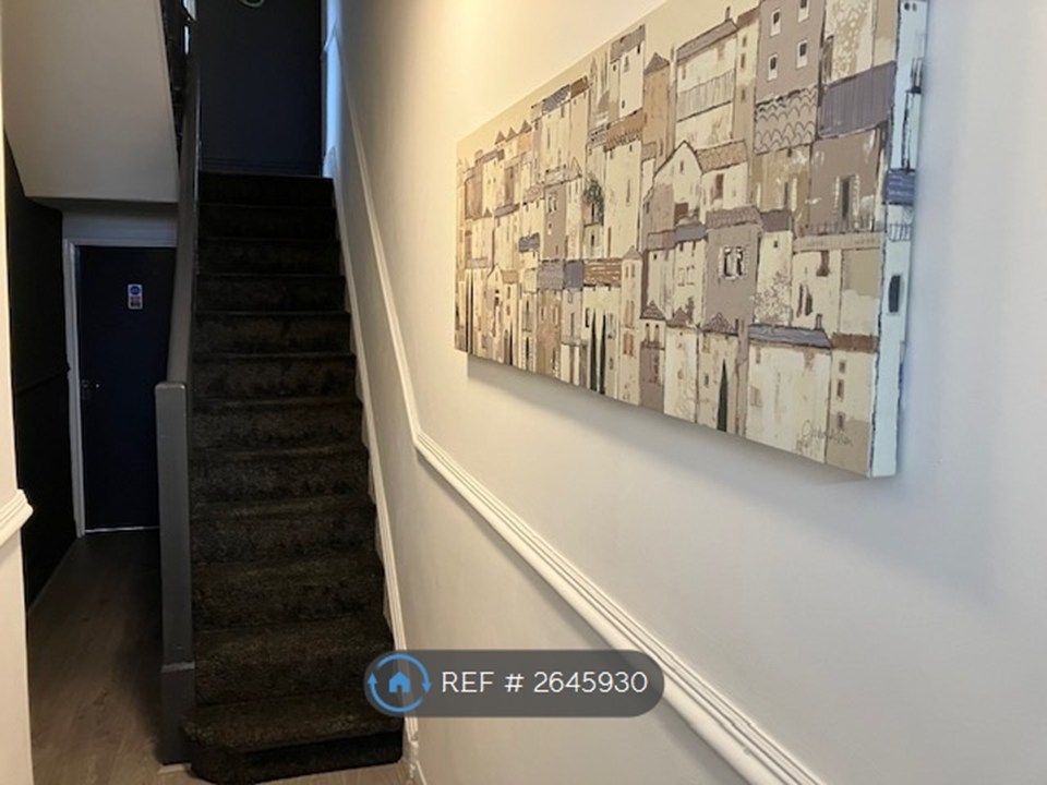 Property photo 3 of 24 Entrance Hallway