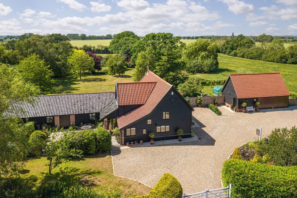 Property photo 1 of 23 1440Pxhill Farm Barn - 9
