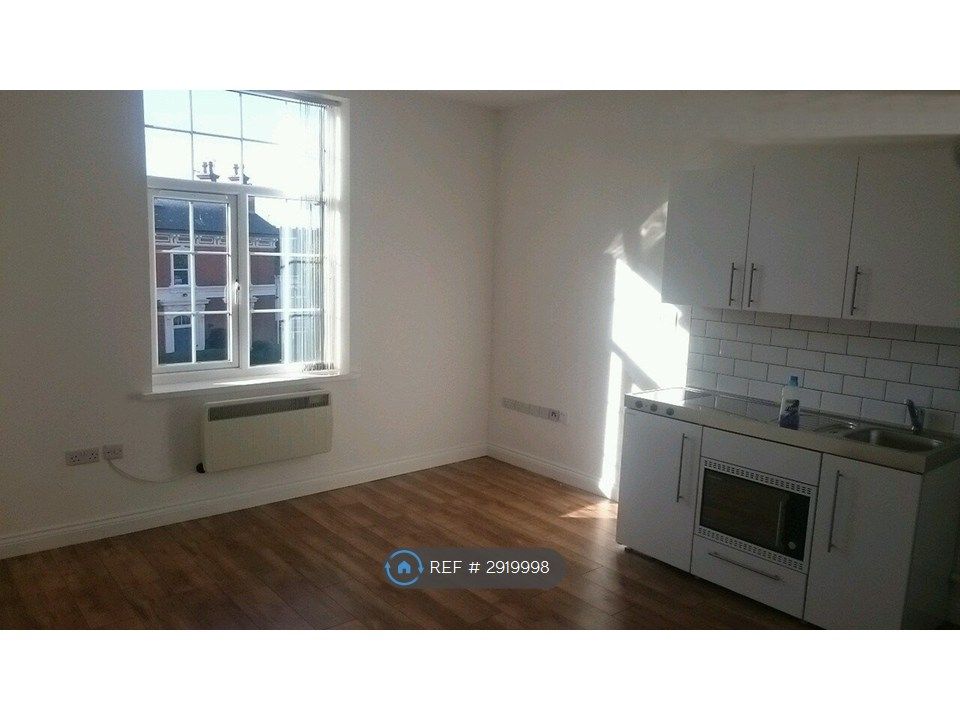 Property photo 2 of 10 Lounge - Unfurnished