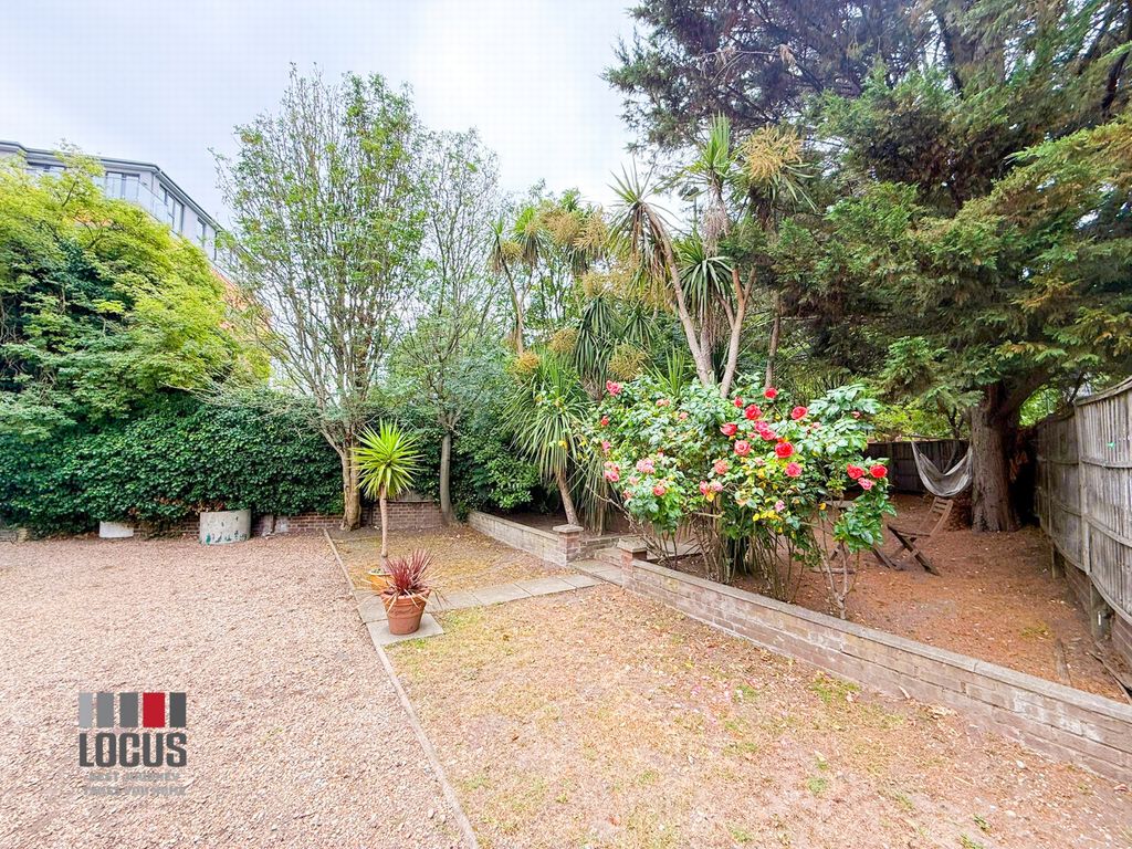 Property photo 3 of 13 Photo 4