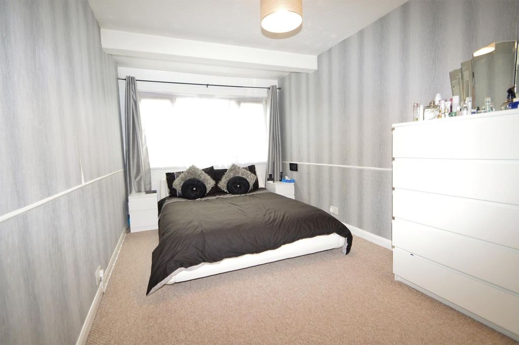 Property photo 3 of 13 James Lane E10