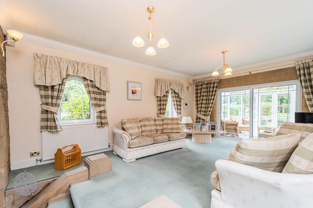 Property photo 2 of 40