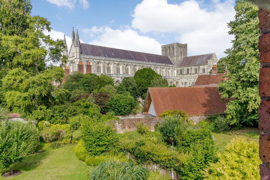 Property photo 2 of 17