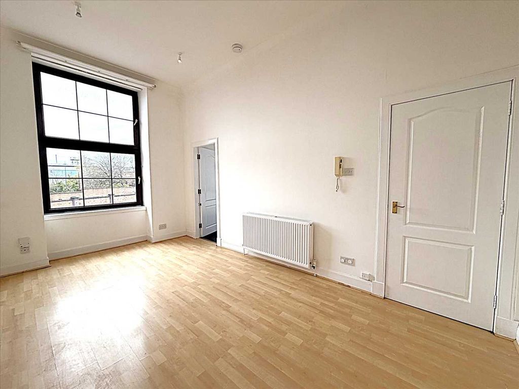 Property photo 2 of 7 Lounge