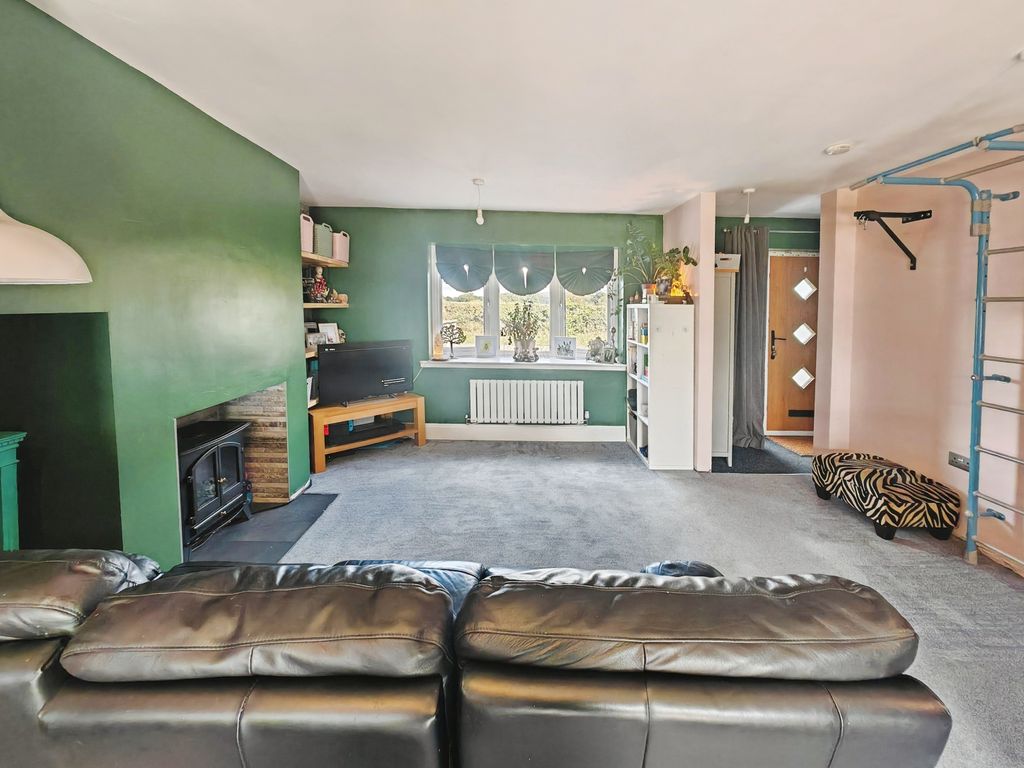 Property photo 3 of 25 Living Room