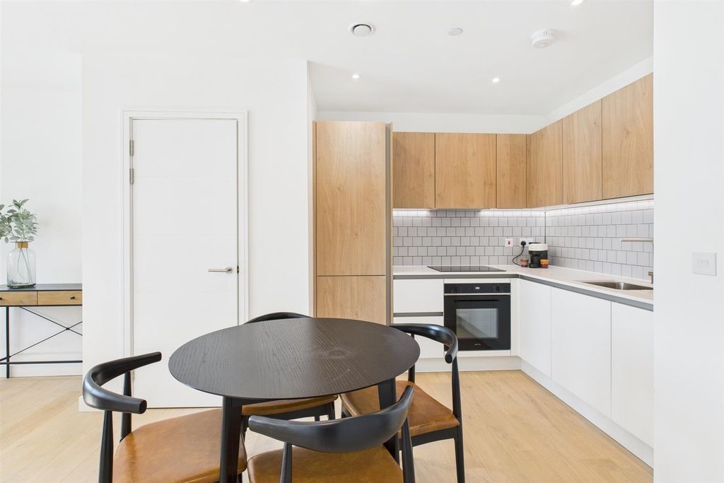 Property photo 3 of 14 Cam02700G0-Pr0257-Still005.Jpg