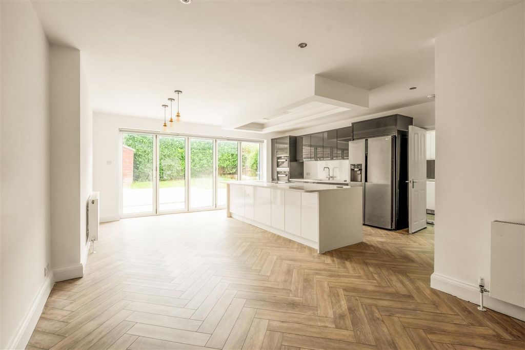 Property photo 2 of 34 37 Tivoli Road_2.Jpg