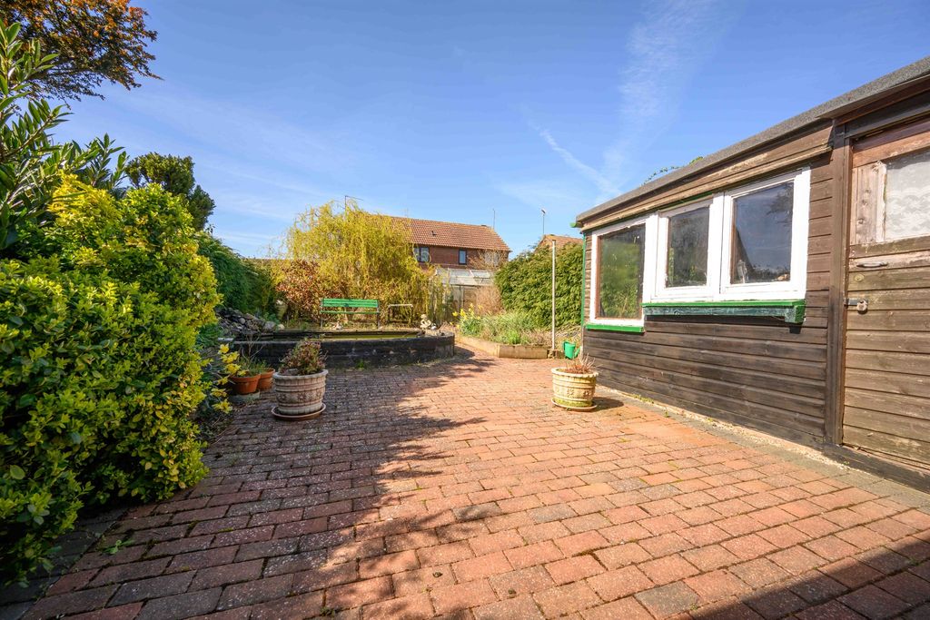 Property photo 2 of 8