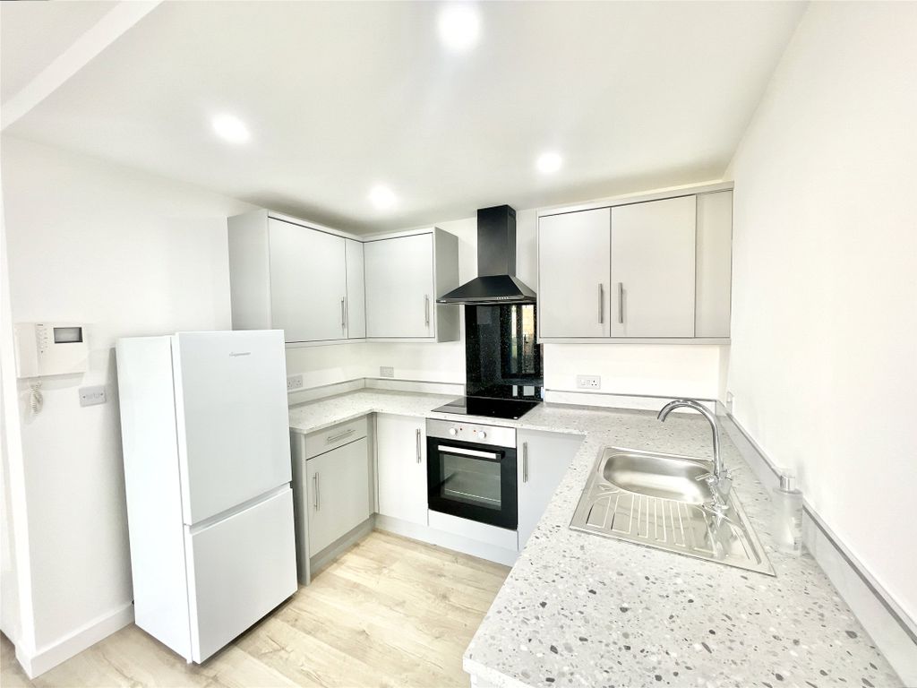 Property photo 3 of 21 Kitchen