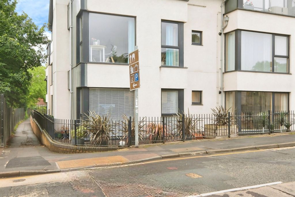 Property photo 1 of 17