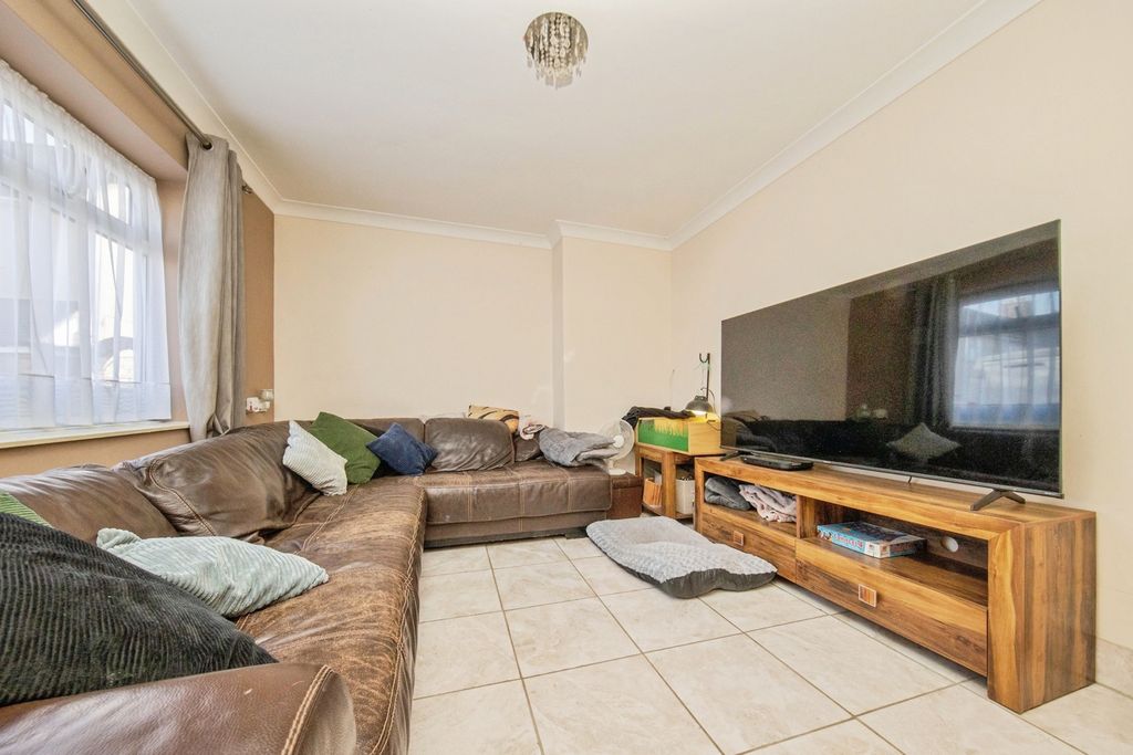 Property photo 3 of 17 Pbox-Img.Jpg