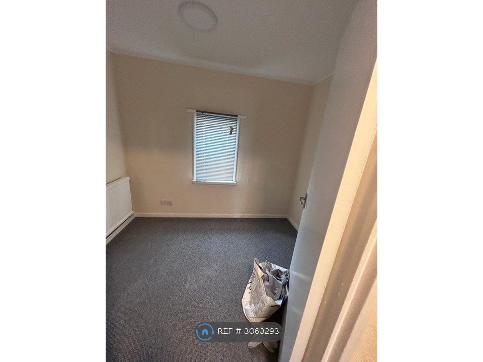 Property photo 3 of 10 Upstairs Bedroom 1