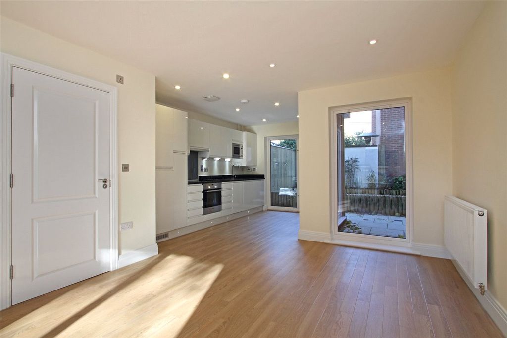 Property photo 2 of 7 Picture No. 01