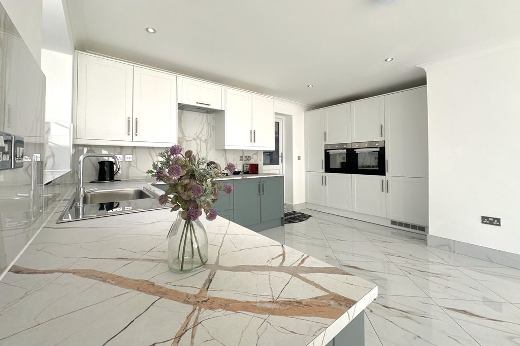 Property photo 3 of 28 Picture No. 43