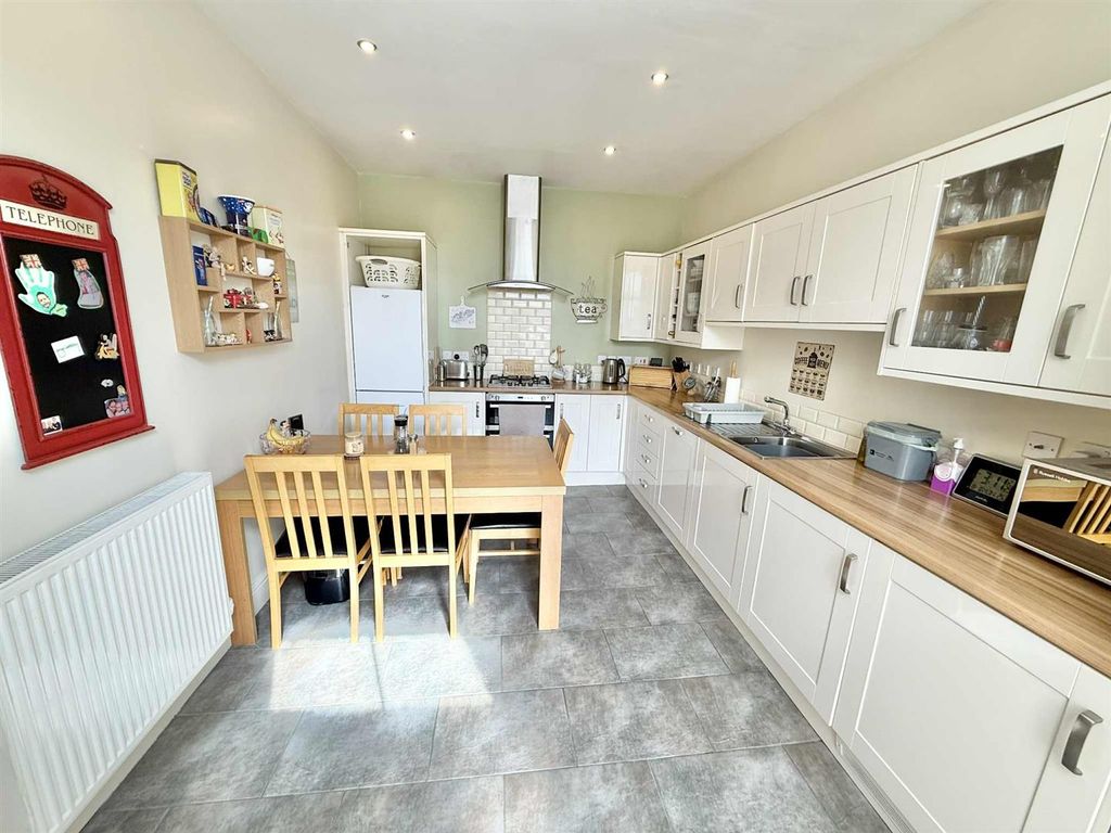 Property photo 3 of 10 97B45958-E763-48c0-8021-Ef41c8c2Db3A.Jpg