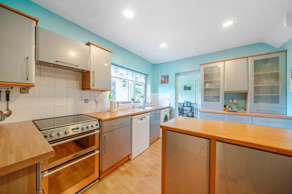 Property photo 3 of 21 Kitchen