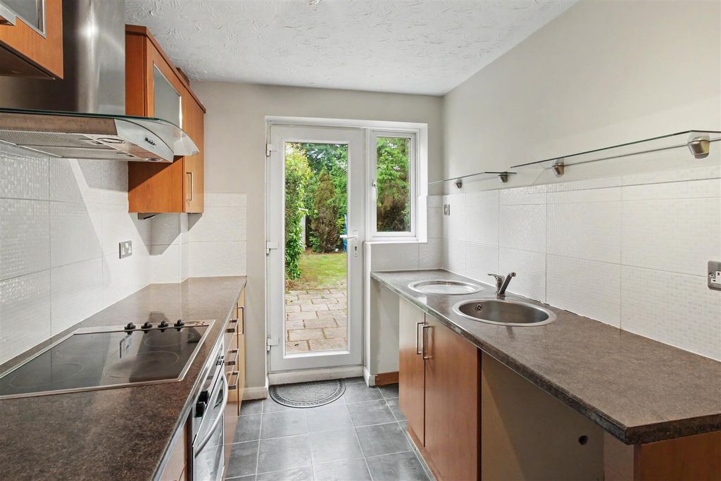 Property photo 2 of 15 Kitchen