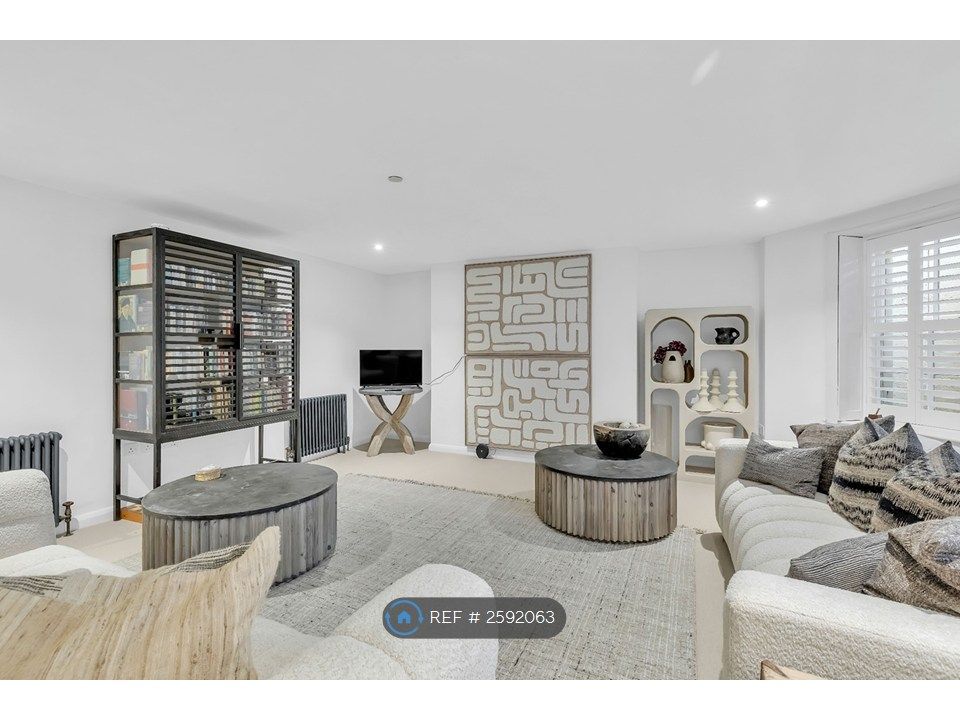 Property photo 1 of 16 Living Area