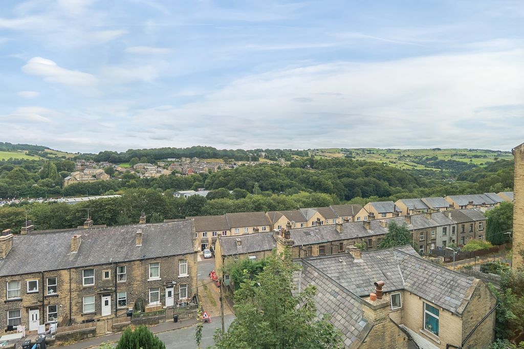 Property photo 2 of 16 1343232-8-68A718Cbe000d