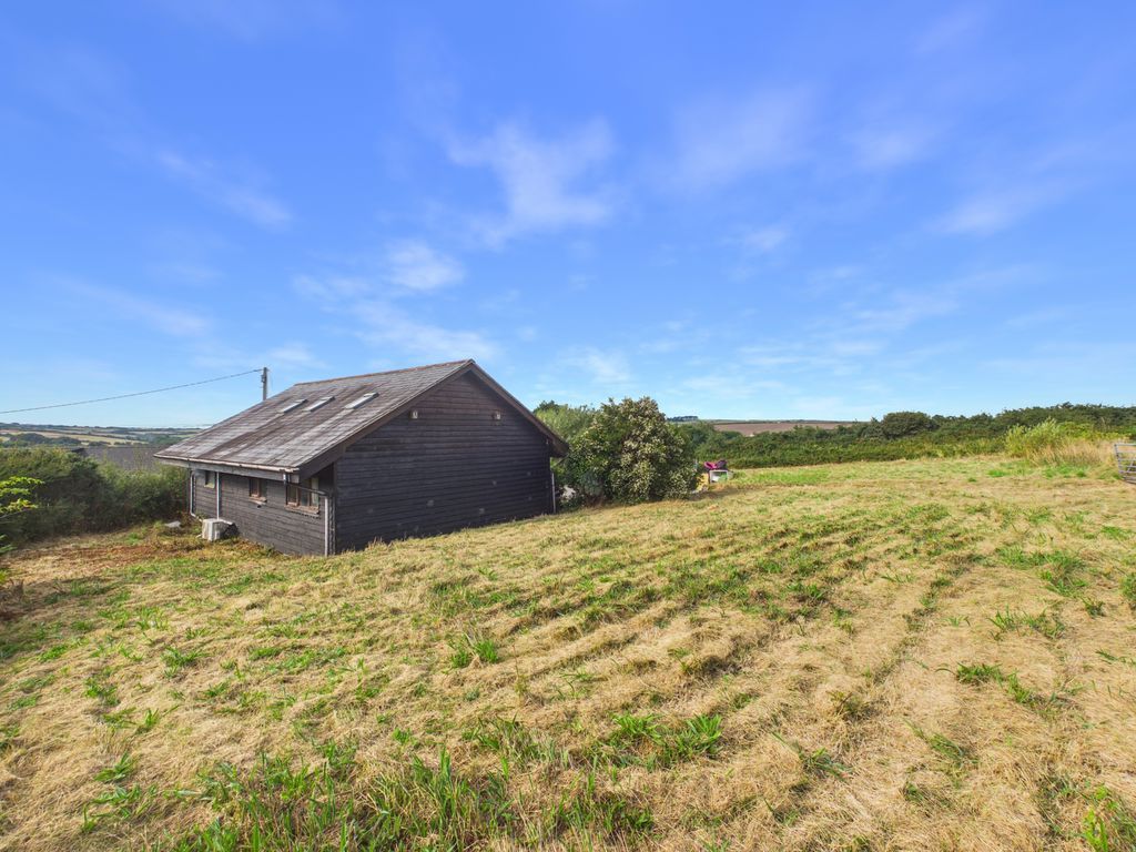 Property photo 3 of 9 Setting/Land
