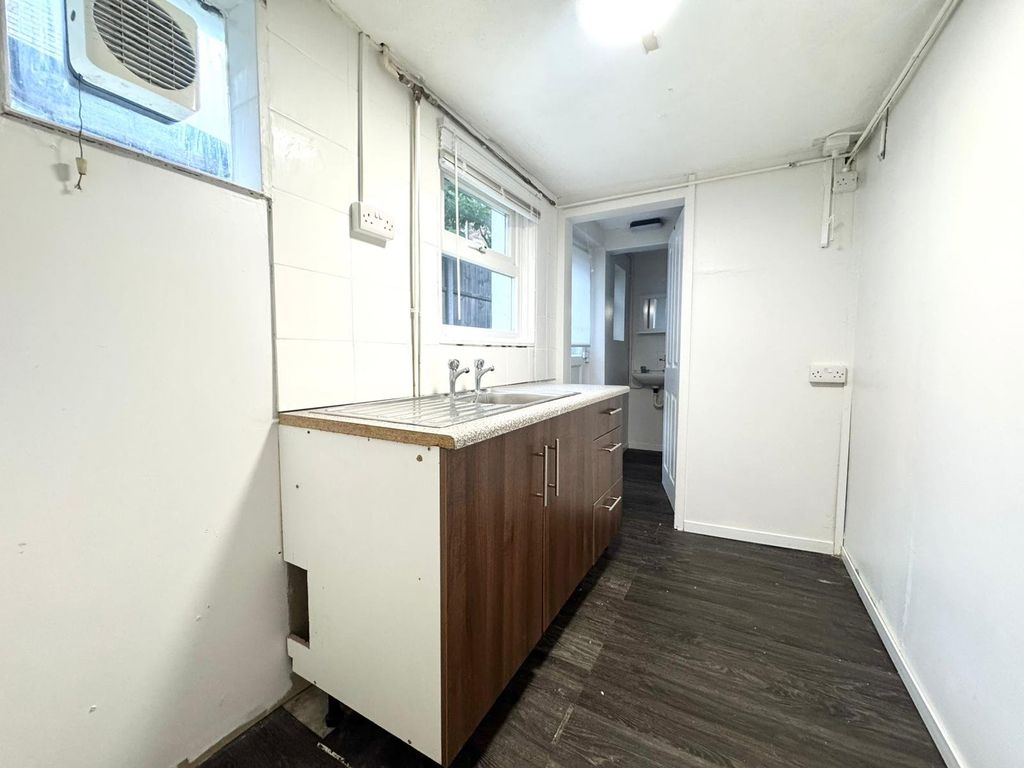 Property photo 3 of 11 Picture No. 28