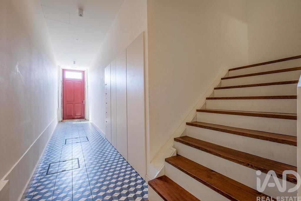Property photo 2 of 27
