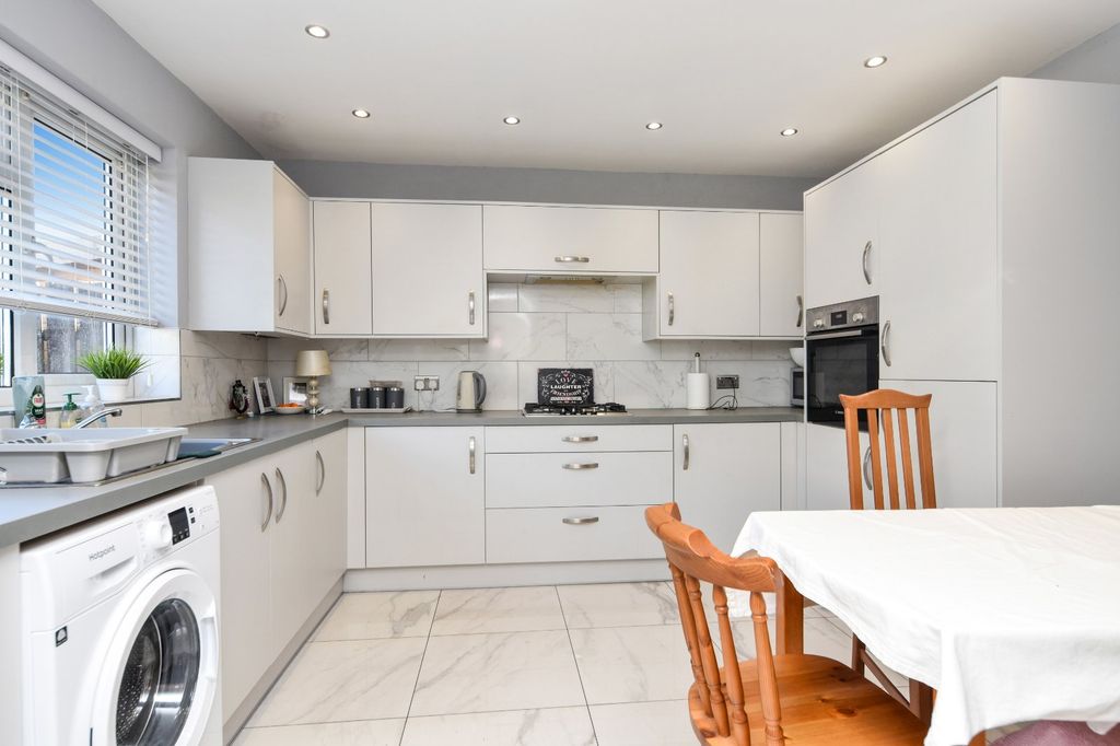 Property photo 3 of 27 Picture No. 24