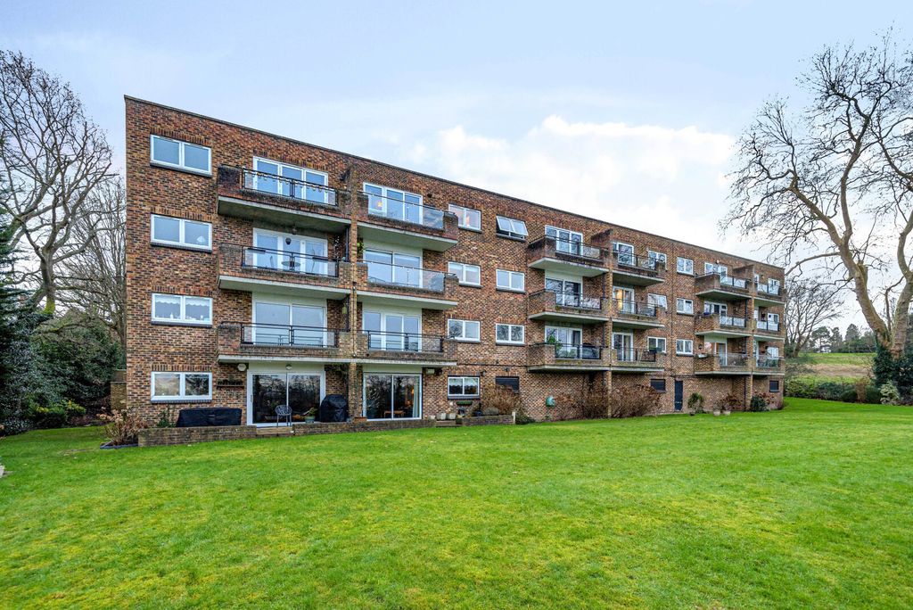 Property photo 2 of 18 67A48979B09F7-124...