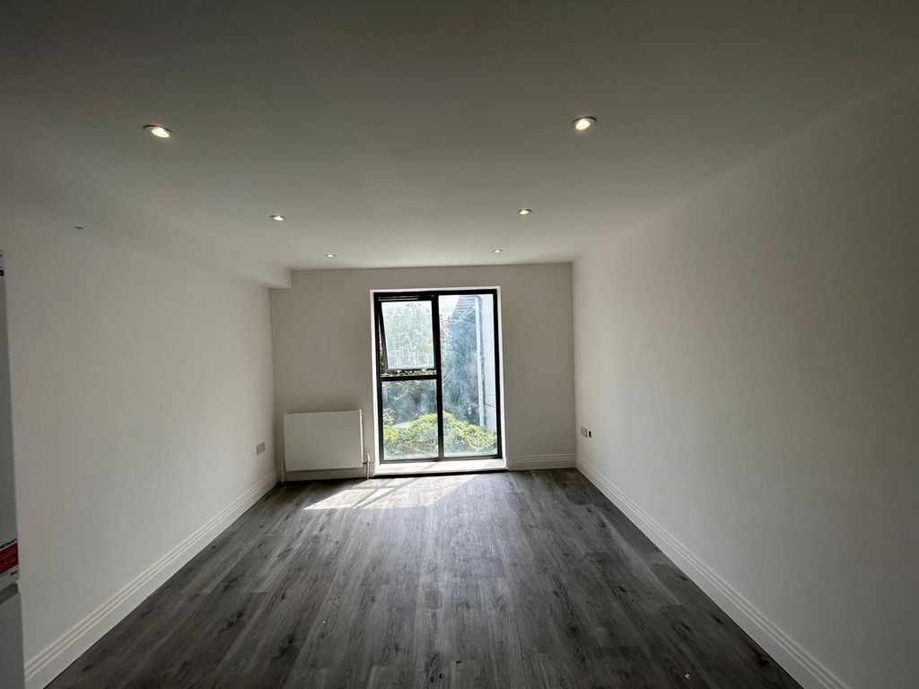 Property photo 3 of 6 Gallery